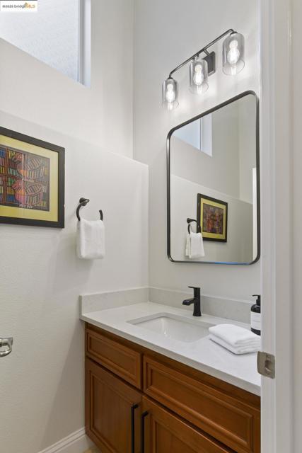 205 Sheridan RD, Oakland CA: https://media.crmls.org/mediaz/5d4b1821-4812-410f-ae03-dc702e111f44.jpg