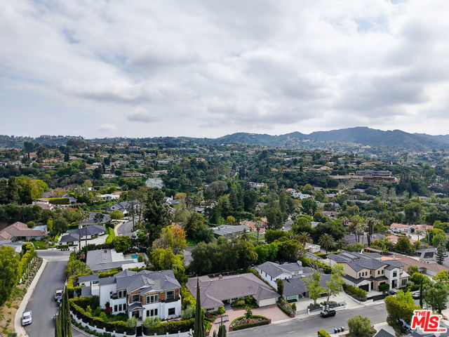 16314 Meadowridge Road, Encino CA: https://media.crmls.org/mediaz/5d4baa8d-ab60-41b6-a22d-dc8713ebc8ee.jpg