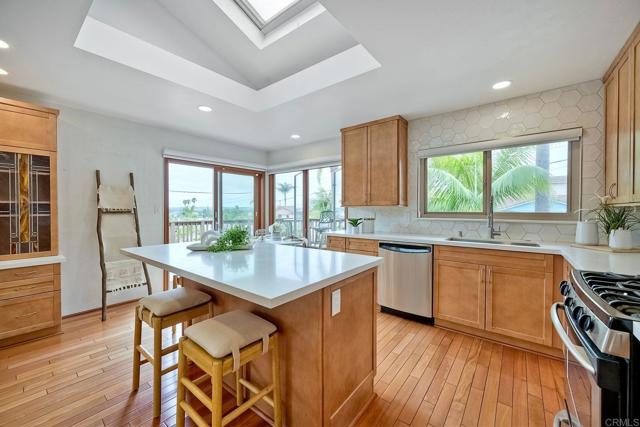 Detail Gallery Image 2 of 35 For 1855 Magdalene Way, San Diego,  CA 92110 - 4 Beds | 2 Baths