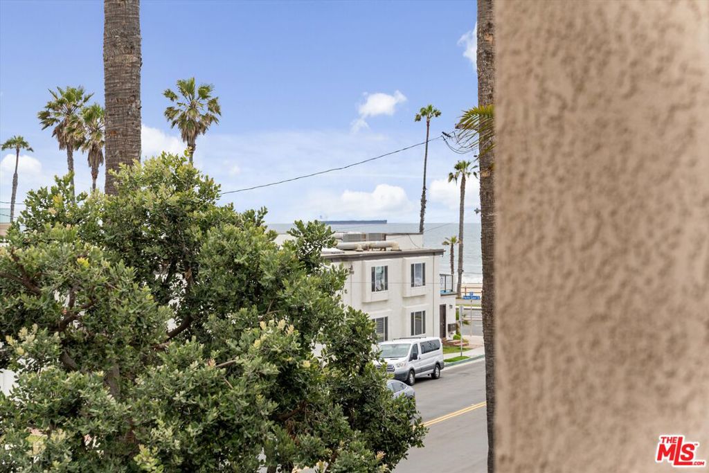 https://media.crmls.org/mediaz/5d4d136c-e478-4742-8661-e05fdae3b776.jpg?preset=X-Large