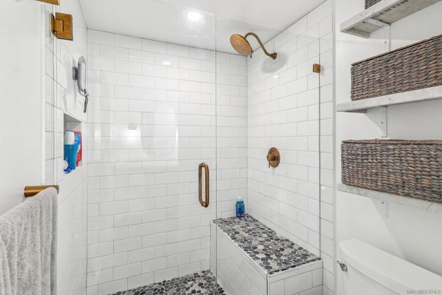 2431 Bobcat Gln, Escondido CA: https://media.crmls.org/mediaz/5d4d8740-5708-4c41-9ba7-9b676c1180f1.jpg