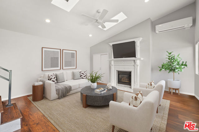 6399 W 80th Street, Los Angeles CA: https://media.crmls.org/mediaz/5d4e08b1-c674-4188-8900-5f3957ed357c.jpg