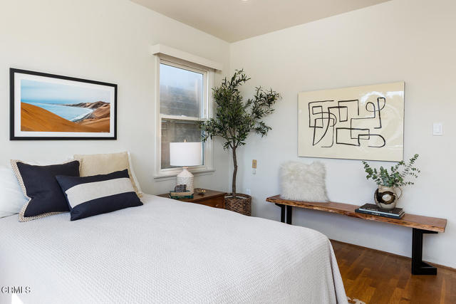 5134 Monte Bonito Drive Drive, Los Angeles CA: https://media.crmls.org/mediaz/5d4e1a3e-f2b9-4d9c-8d0a-7eac94b92d19.jpg