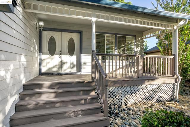 5014 Prairie Way, Antioch CA: https://media.crmls.org/mediaz/5d4e5de7-84e4-49a8-a50a-887eb3af2e76.jpg