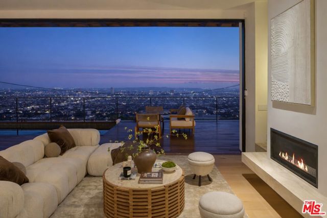 1525 Marlay Drive, Los Angeles CA: https://media.crmls.org/mediaz/5d4ece59-b7a2-43a6-927a-2f59a251b0b0.jpg