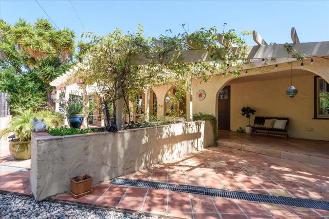 1720 Hillman Avenue, Belmont CA: https://media.crmls.org/mediaz/5d4eff86-9def-41b7-af17-1eca87f788ba.jpg