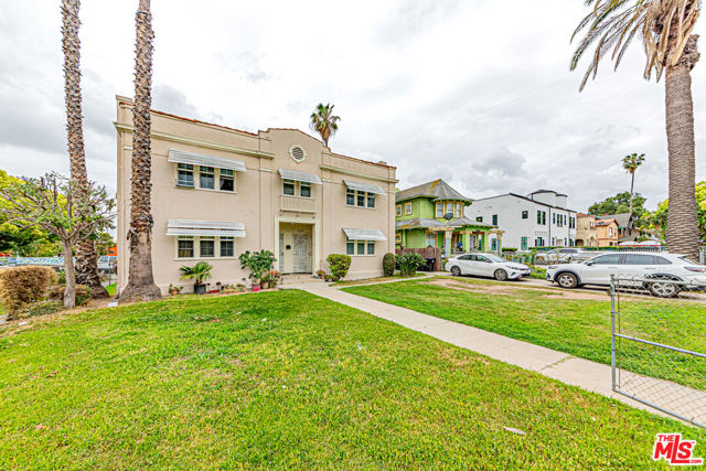 2460 W 18th Street, Los Angeles CA: https://media.crmls.org/mediaz/5d4f12a9-9dcc-44c0-be20-c239dfce5399.jpg