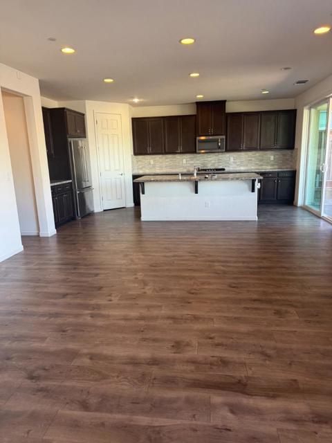 1061 Viognier way, Gilroy CA: https://media.crmls.org/mediaz/5d4f4567-a94f-4c47-b652-90a5eb6392b9.jpg