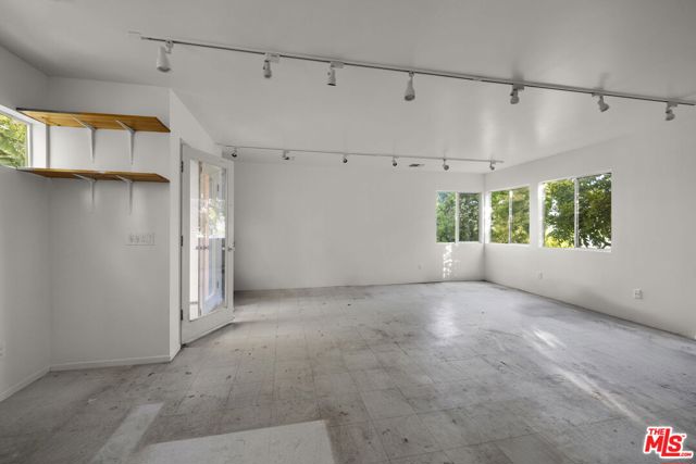 2980 Hollyridge Drive, Los Angeles CA: https://media.crmls.org/mediaz/5d4f91dc-08f0-49e4-a39d-44ae8eb9dce8.jpg