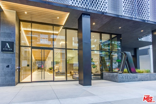 801 S OLIVE Street, Los Angeles CA: https://media.crmls.org/mediaz/5d50072e-e544-43a8-8c34-dff1b5b24628.jpg