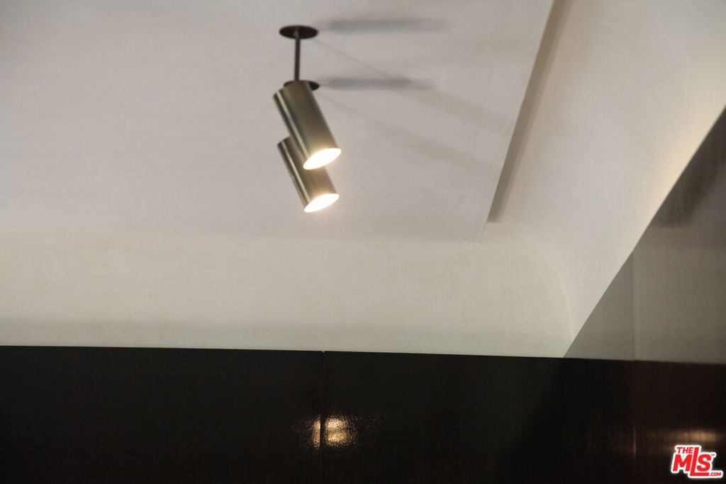 https://media.crmls.org/mediaz/5d502575-cfa2-4b96-b3b5-fd70ce3a477d.jpg?preset=X-Large