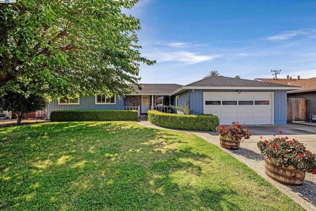5266 Troy Ave, Fremont CA: https://media.crmls.org/mediaz/5d50886c-dbf7-41bc-acee-09262ecbce45.jpg