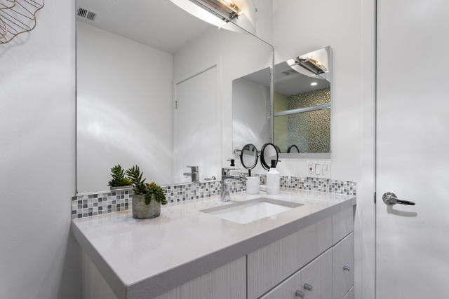 52540 Avenida Juarez, La Quinta CA: https://media.crmls.org/mediaz/5d509629-4dfd-4e32-8217-02bb29f79986.jpg