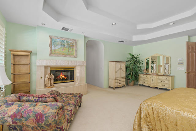 346 Crest Lake Drive, Palm Desert CA: https://media.crmls.org/mediaz/5d50e010-87ea-4f49-87b1-7eede8a5f28d.jpg