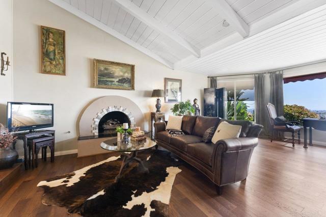 4331 Summit Drive, La Mesa CA: https://media.crmls.org/mediaz/5d510dfd-d061-46b2-b23d-497d29bff448.jpg