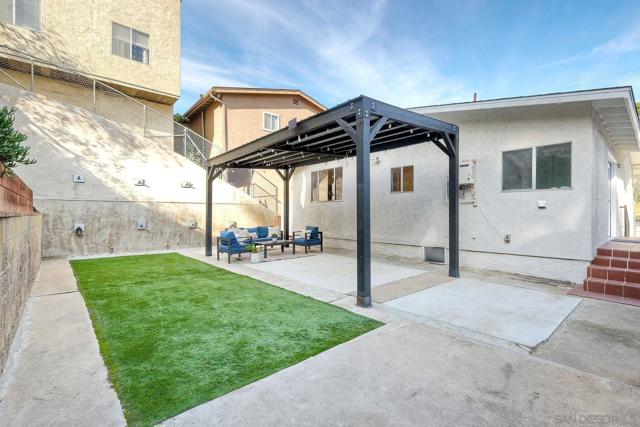 3476 Reynard Way, San Diego CA: https://media.crmls.org/mediaz/5d515657-d4c7-4afb-9f66-5d2c0f44ec2f.jpg