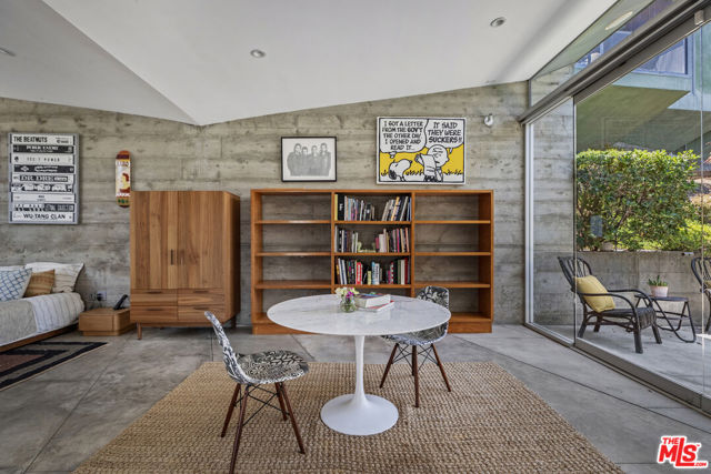 3813 Ronda Vista Place, Los Angeles CA: https://media.crmls.org/mediaz/5d517051-11f8-4456-82b4-d4bdf60d0e55.jpg