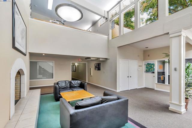 291 Tradewinds Dr, San Jose CA: https://media.crmls.org/mediaz/5d5177f3-abf8-4879-945c-41ff3dcfa60b.jpg