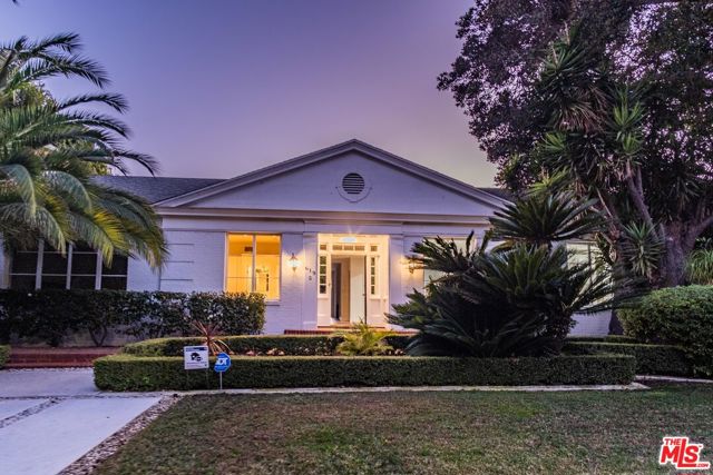 619 N RODEO Drive, Beverly Hills CA: https://media.crmls.org/mediaz/5d520d57-0f27-422c-88fe-2333fb9773df.jpg