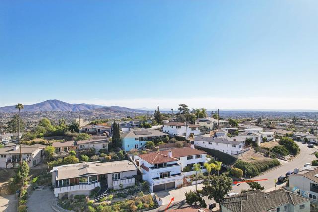 4367 Summit Dr, La Mesa CA: https://media.crmls.org/mediaz/5d520ed2-e3fe-4198-9801-703cdd4f3ee8.jpg