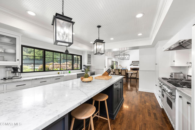 1211 Ridgecrest Place, Westlake Village CA: https://media.crmls.org/mediaz/5d5299b7-e25f-49fc-a2f7-e4c11f0e48ec.jpg