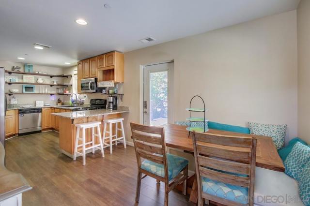 210 Frances Dr, El Cajon CA: https://media.crmls.org/mediaz/5d52ceb9-6dd6-495e-ab9c-27dec3de09a9.jpg
