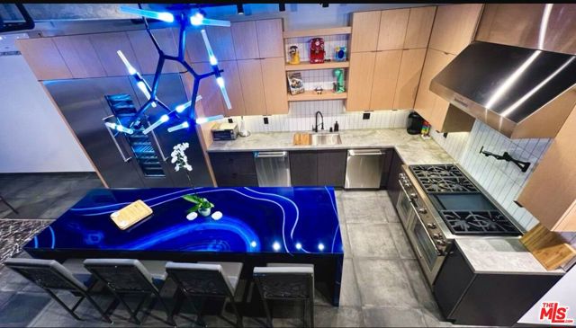 916 Roswell Avenue, Long Beach CA: https://media.crmls.org/mediaz/5d530dee-9a36-4dd2-817e-00f6dc381ad3.jpg