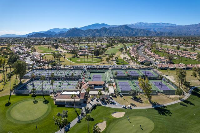 40155 Baltusrol Circle, Palm Desert CA: https://media.crmls.org/mediaz/5d533a11-b09c-4399-9378-d410d009545a.jpg