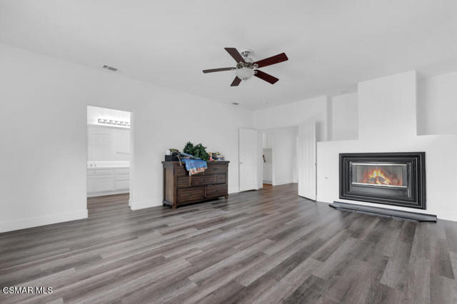 237 Camino Toluca, Camarillo CA: https://media.crmls.org/mediaz/5d53d59d-c3f2-417d-a891-b77f417792b4.jpg