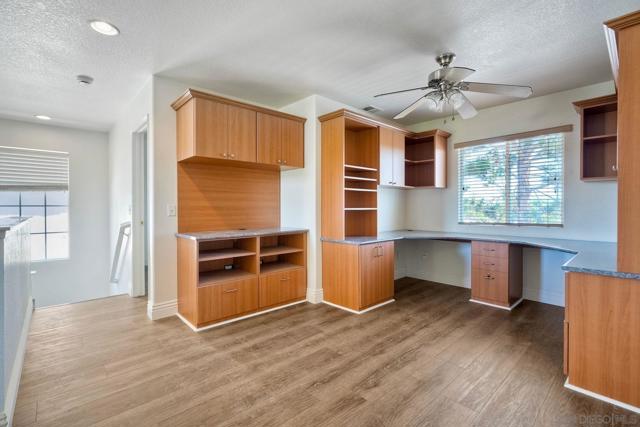 4811 Ventana Way, Oceanside CA: https://media.crmls.org/mediaz/5d53df24-868a-45ae-b88a-b320b0f4961d.jpg