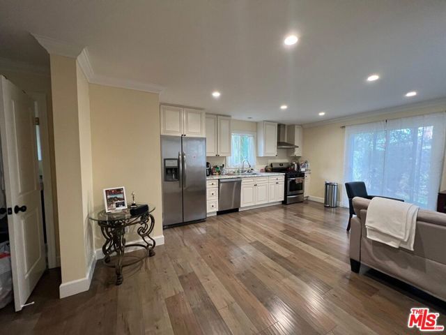 7412 Jamieson Avenue, Reseda CA: https://media.crmls.org/mediaz/5d541a39-2c4c-4e40-885c-eb08414ebafd.jpg