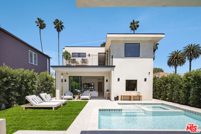 2115 Walnut Avenue, Venice CA: https://media.crmls.org/mediaz/5d541b71-aa31-4797-95c5-db98162cc9f0.jpg