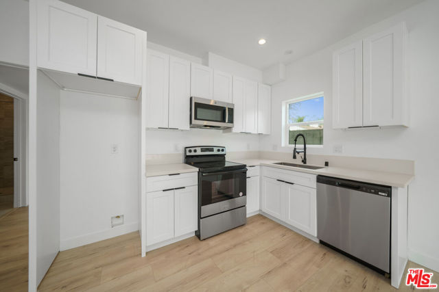6835 Yolanda Ave, Reseda CA: https://media.crmls.org/mediaz/5d54226f-4b70-465f-be50-08607bfa610a.jpg