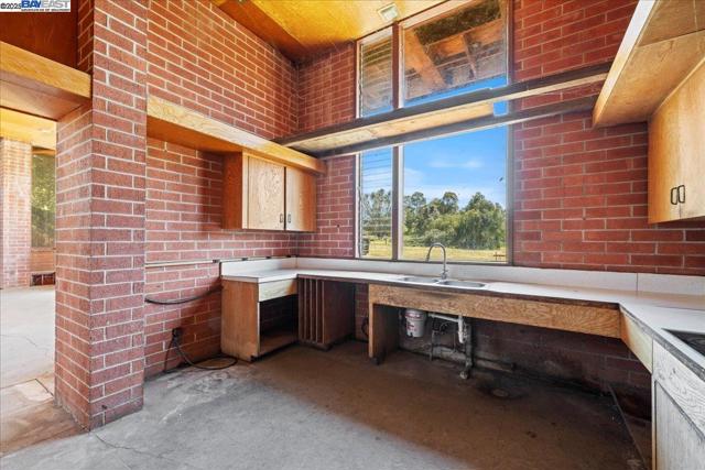 6400 Mines Rd, Livermore CA: https://media.crmls.org/mediaz/5d544e0d-903c-4d5f-9b8a-794ebdf5939b.jpg