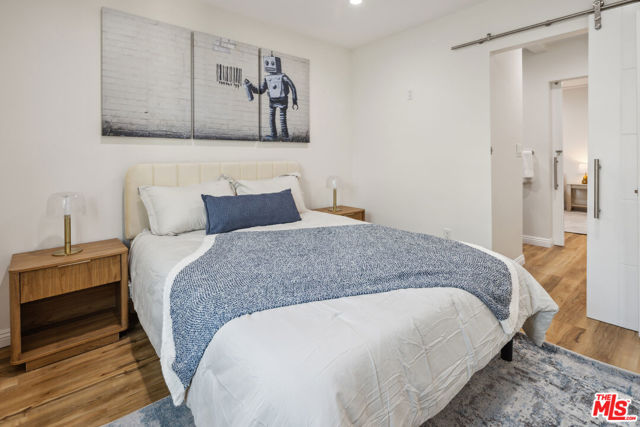 3976 Mclaughlin Avenue, Los Angeles CA: https://media.crmls.org/mediaz/5d548f22-4020-4268-9306-c94ffc9480c8.jpg