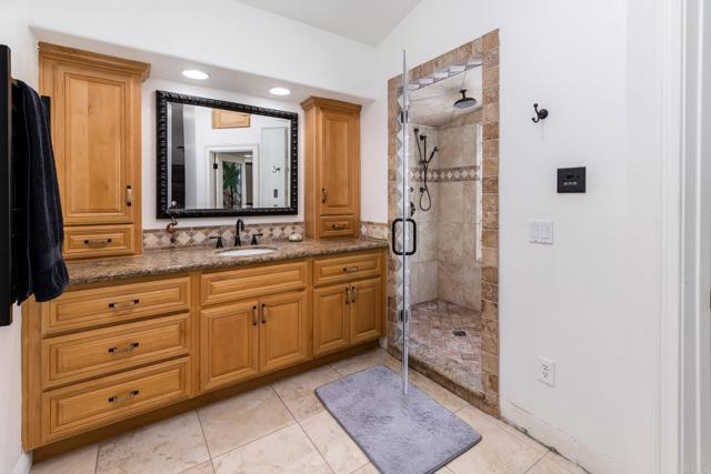 35715 Calle Nopal, Temecula CA: https://media.crmls.org/mediaz/5d54bd85-6773-47c7-8f86-591e430251cc.jpg