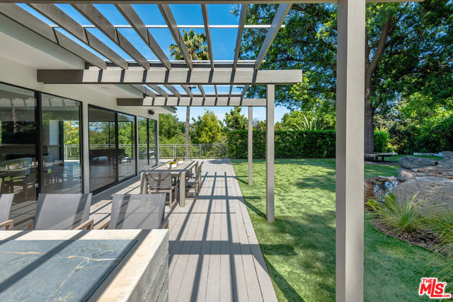 15941 Skytop Road, Encino CA: https://media.crmls.org/mediaz/5d54f3bb-19d0-4776-836c-d9f3995d78dc.jpg