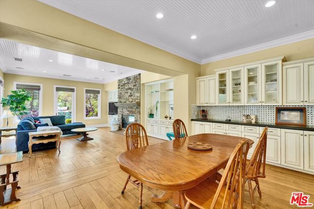 29734 Mulholland Highway, Agoura Hills CA: https://media.crmls.org/mediaz/5d552f8f-1159-4529-84b0-0667168cc18b.jpg