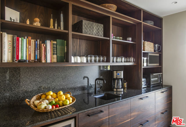 3526 Wrightwood Court, Studio City CA: https://media.crmls.org/mediaz/5d568081-3aa1-4881-b41e-41d7b32370e3.jpg