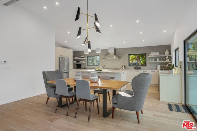 8400 Edwin Drive, Los Angeles CA: https://media.crmls.org/mediaz/5d56908a-0b81-44aa-9c79-35cbafa35bf5.jpg