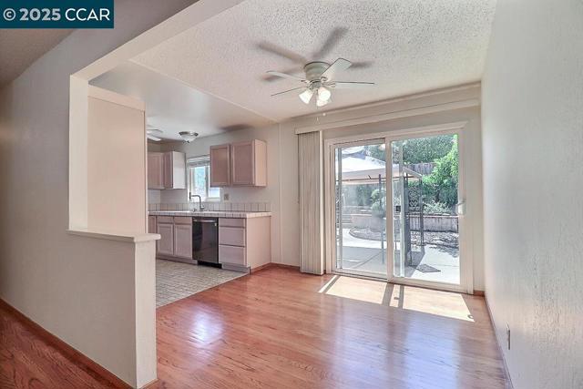 2465 Buena Vista Ave, Walnut Creek CA: https://media.crmls.org/mediaz/5d56b7aa-490c-4b3c-bbf5-45aac2c35e4e.jpg