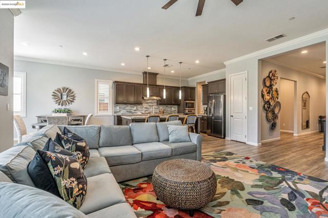 226 Wynn St, Oakley CA: https://media.crmls.org/mediaz/5d57ae35-42d5-4999-ad52-4e1945c1f46c.jpg