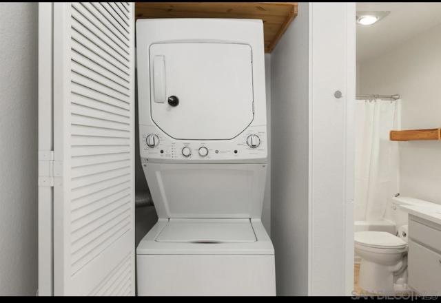 10331 Azuaga St, San Diego CA: https://media.crmls.org/mediaz/5d57ae95-685d-4d49-87de-94ae22cdc19c.jpg