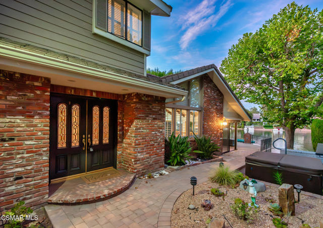 1275 Westwind Circle, Westlake Village CA: https://media.crmls.org/mediaz/5d57e0bd-d2b5-4139-8cd7-b8490f7175ac.jpg