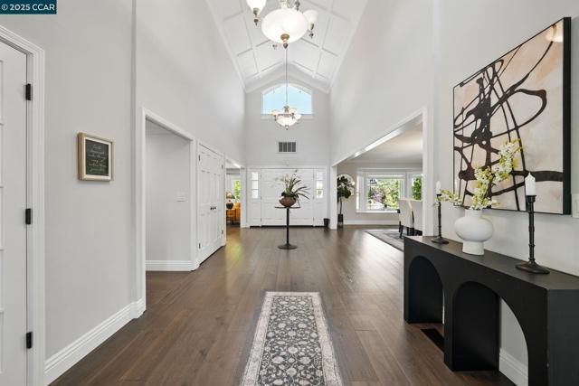 235 Saint Paul Dr, Alamo CA: https://media.crmls.org/mediaz/5d58aefd-df8d-4e97-8587-98ac368adcc8.jpg