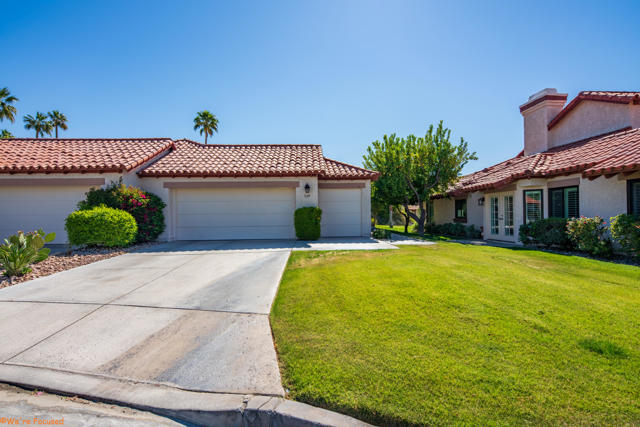110 Trento Circle, Palm Desert CA: https://media.crmls.org/mediaz/5d58fe12-e4e6-465e-8d07-80b73f581fdb.jpg