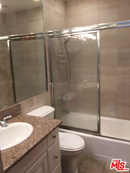 12205 GORHAM Avenue, Los Angeles CA: https://media.crmls.org/mediaz/5d5926d7-65ad-4d6e-8e5d-80010a43aa31.jpg