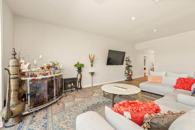 4148 Camino De La Cumbre, Sherman Oaks CA: https://media.crmls.org/mediaz/5d5a19b6-6d0c-43b1-aab9-6d2a15768502.jpg