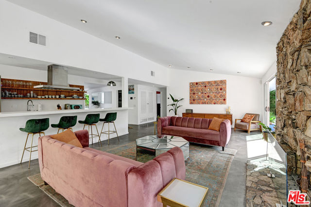 1155 E Mesquite Avenue, Palm Springs CA: https://media.crmls.org/mediaz/5d5a8337-29f5-483b-b411-b9f37ca17e96.jpg