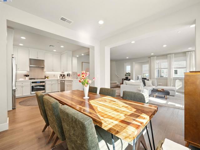 665 Sandalwood, Livermore CA: https://media.crmls.org/mediaz/5d5b161b-e881-4f7e-be77-0eda1b7e1ed3.jpg